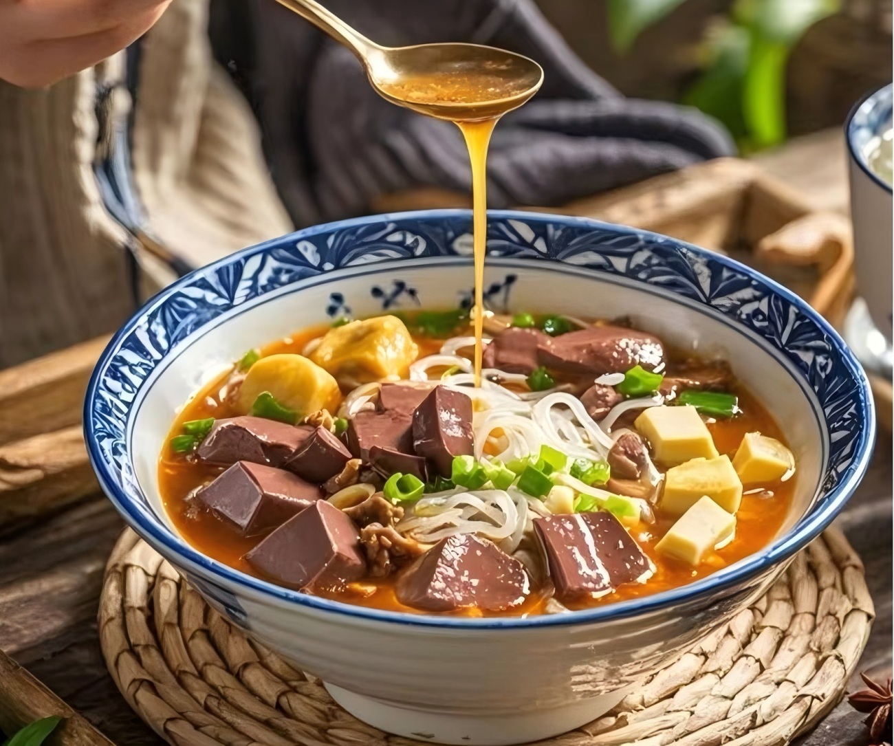 Sopa de sangre de pato y fideos