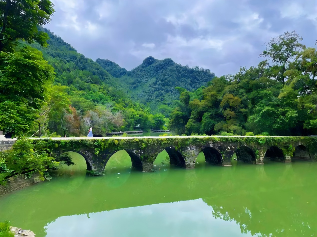 Puente antiguo de Xiaoqikong