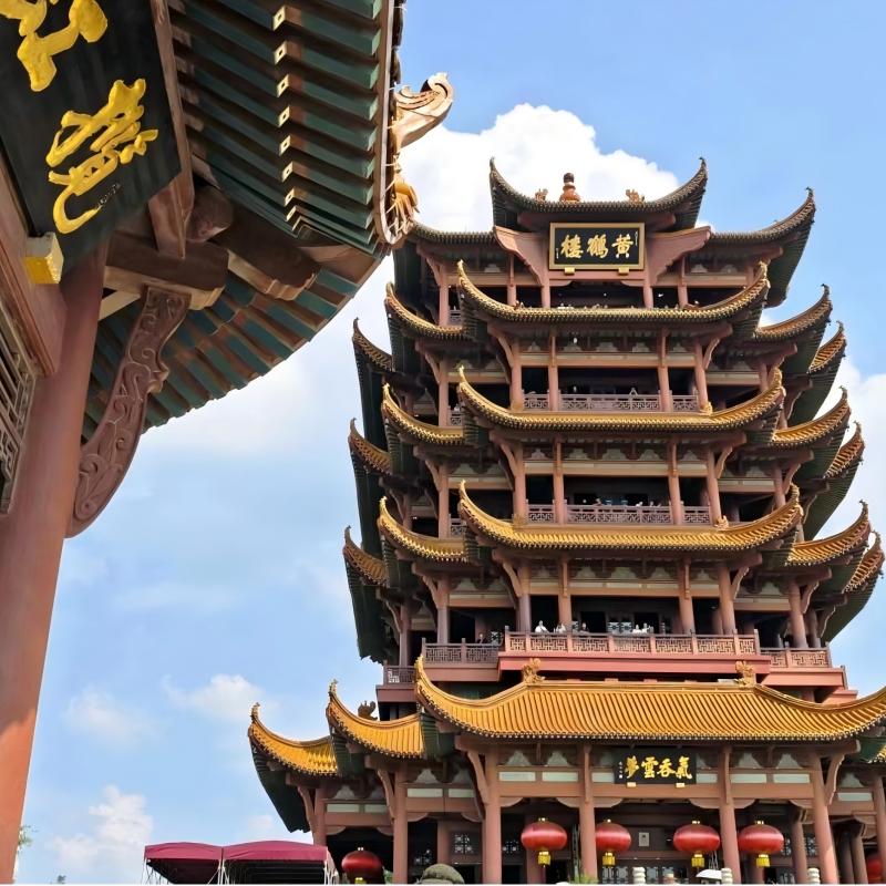 Torre de la grúa amarilla