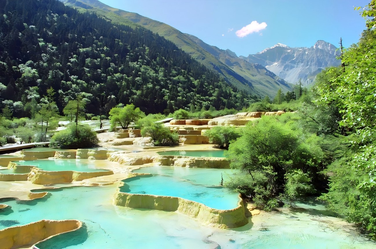 Área escénica de Huanglong (1).jpg