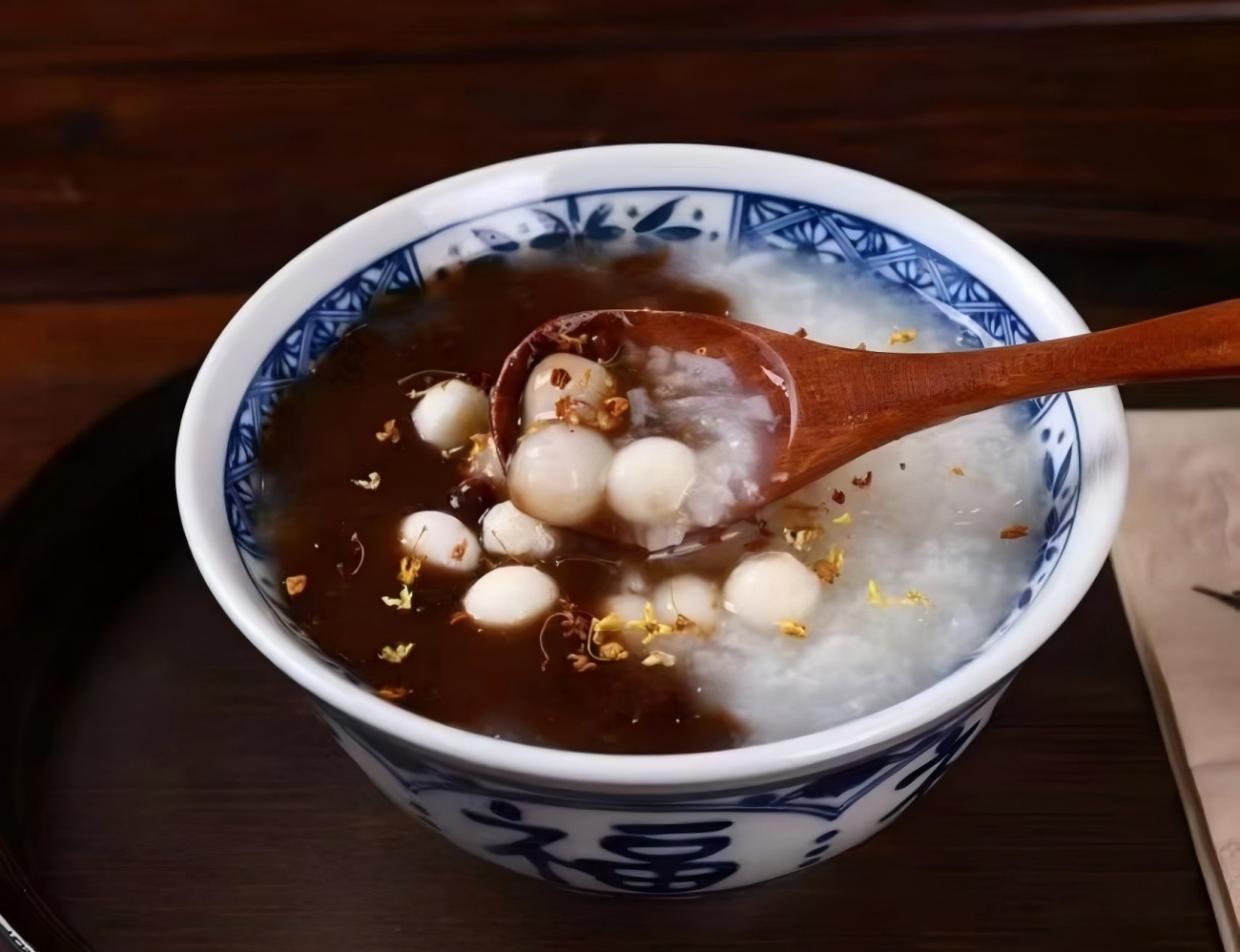 Bolas de arroz glutinoso con frijoles rojos