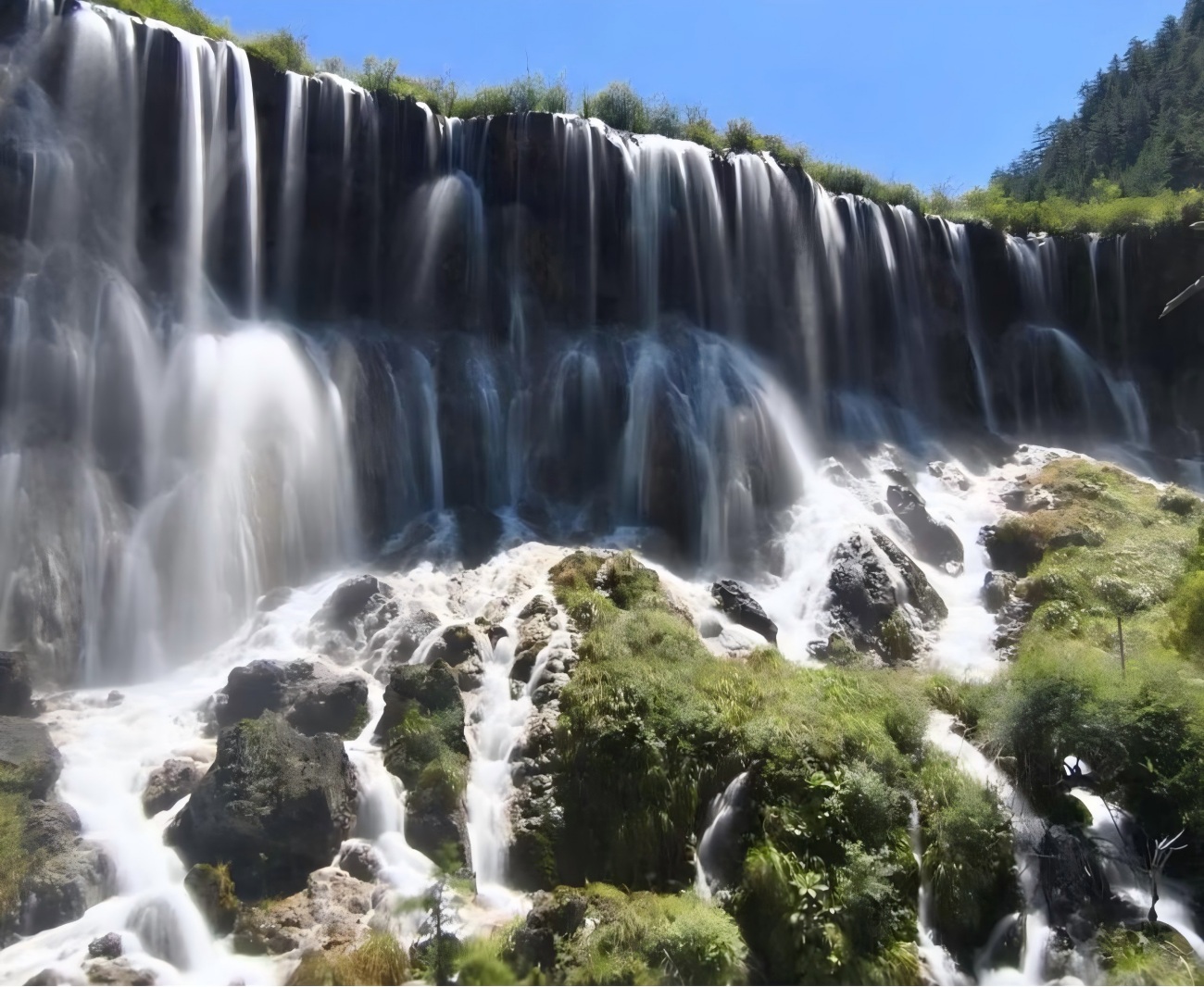 Banco de perlas y cascada en China