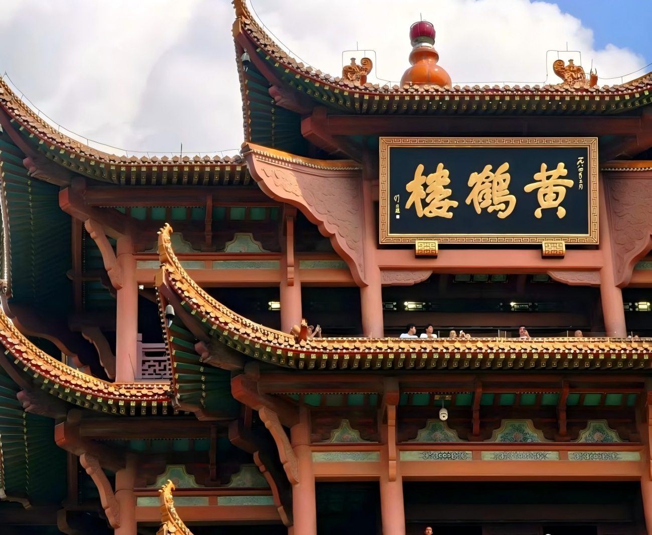 Torre de la grúa amarilla