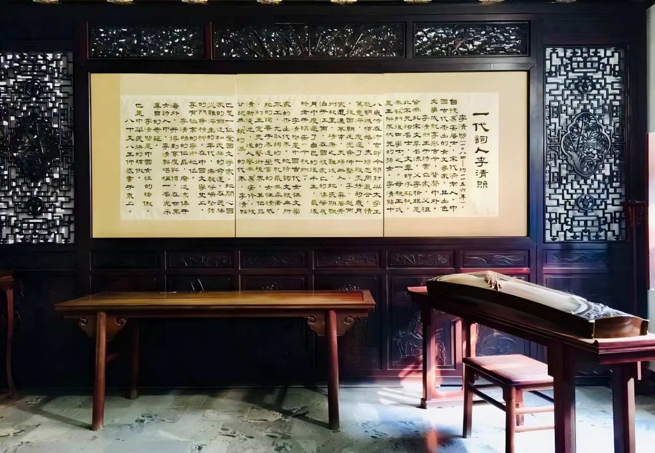 Li Qing está buscando el Salón Conmemorativo.